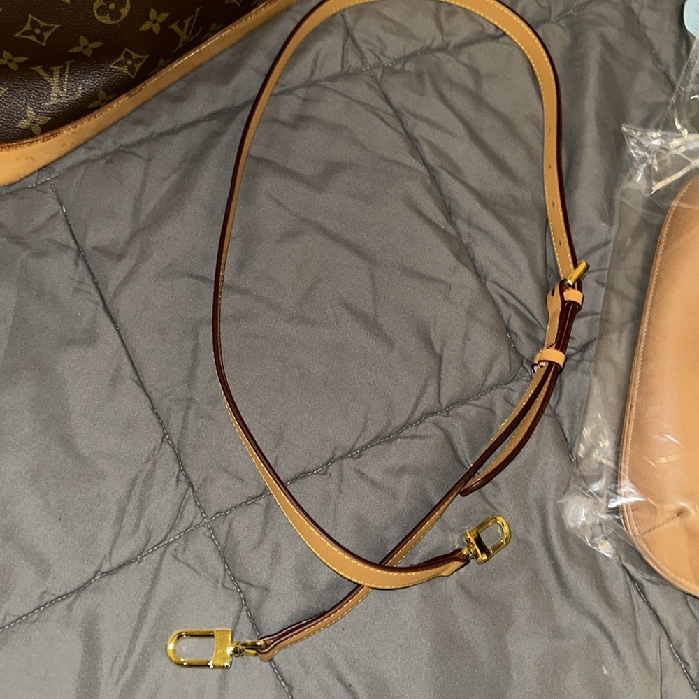 Louis Vuitton Brown Monogram Handbag (pre-owned). Strap is unbranded. - Picture 15 of 15